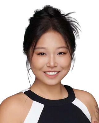 Photo of Eileen Li, Registered Psychotherapist (Qualifying), BA