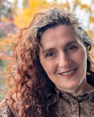 Photo of Miranda Jones, Psychotherapist, MA, UKCP Trainee