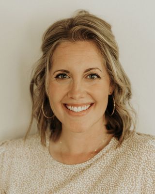 Photo of Lindsay MacMaster, Psychologist in San Diego, CA