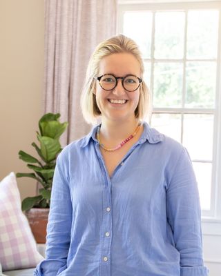 Photo of Olivia Pham, Marriage & Family Therapist, LMFT, PMH-C