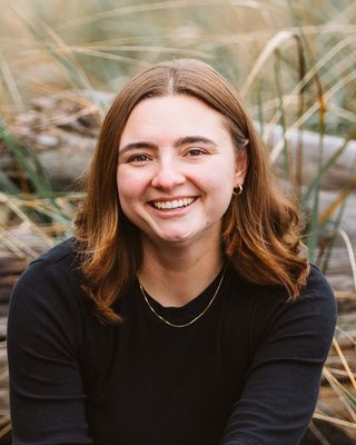 Photo of Erin Robinson, Art Therapist, DKATI, RTC