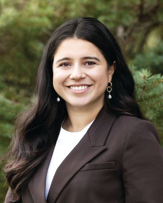Photo of Andressa Falcao, Registered Psychotherapist (Qualifying)