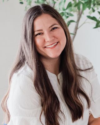 Photo of Raechel Russo - Raechel Russo, EMDR Therapist for Moms, Marriage & Family Therapist, MS, LMFT