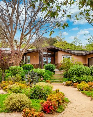Photo of Deanna Farnell - Highlands in Bloom , Treatment Center