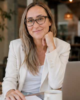 Photo of Daria Oliveira, Registered Psychotherapist, MMHC, RP