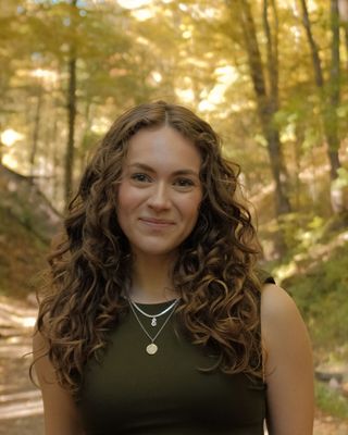 Photo of Emily Grunthal - Emily Grunthal & Associates | Noia Wellness, Registered Psychotherapist, MPsy, MSc, MACP, MSW