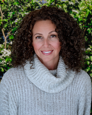 Photo of Erin Allan - Erin Allan - Holistic Therapy - Oregon Telehealth, Pre-Licensed Professional, MFTA