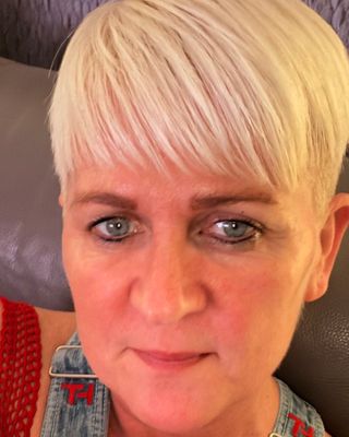 Photo of Lizzy Oakley - Blue Amber Counselling, Psychotherapist, MBACP Accred