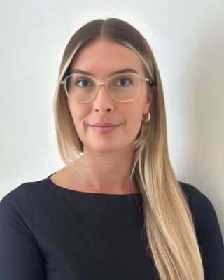 Photo of Danielle Senior, Counsellor, MACP, RCC