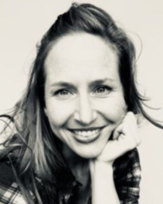 Photo of Lyndsey Hampton, Psychologist in Calgary, AB