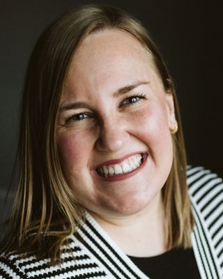 Photo of Dr. Alise Novak, Psychologist, PsyD, LP, PMH-C, IPPE-C