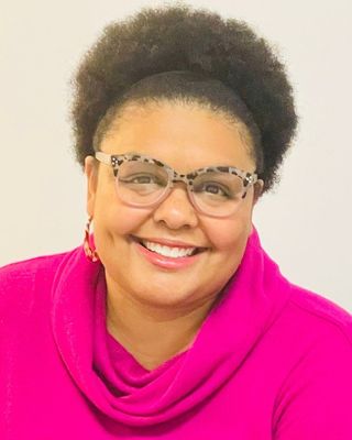 Photo of Kamilah Henderson, Clinical Social Work/Therapist, LLMSW