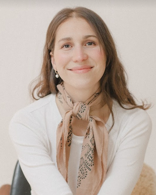 Photo of Stephanie MacDonald, Pre-Licensed Professional, BA, MACP