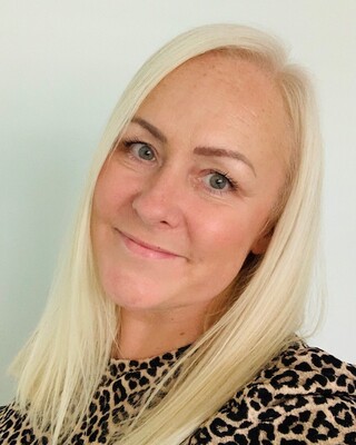 Photo of Julie Strain, Psychotherapist in Glasgow, Scotland