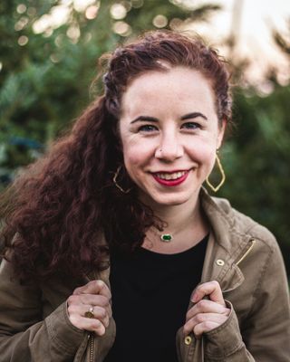 Photo of Lizzie Davis Holley, Licensed Master Social Worker, MDiv, LMSW