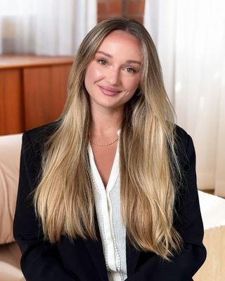 Photo of Elze Orr, Registered Psychotherapist, RP