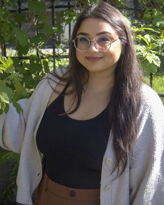 Photo of Henna Dhillon, Counsellor, MC, RCC