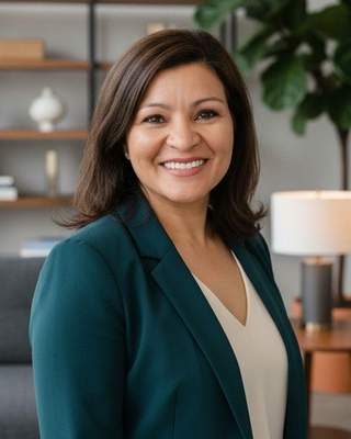 Photo of Raquel de Oliveira, Clinical Social Work/Therapist, LCSW, EMDR, DBT, CBT