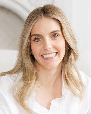 Photo of Regan Kelly, Registered Psychotherapist, MACP