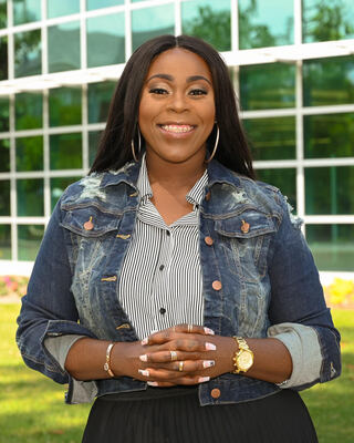 Photo of Dr. Sharesa H. McCray, Clinical Social Work/Therapist in Charlotte, NC