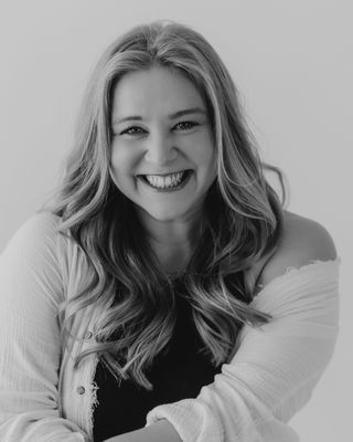 Photo of Alexis Aden, Clinical Social Work/Therapist, LSCSW, LMAC, SEP
