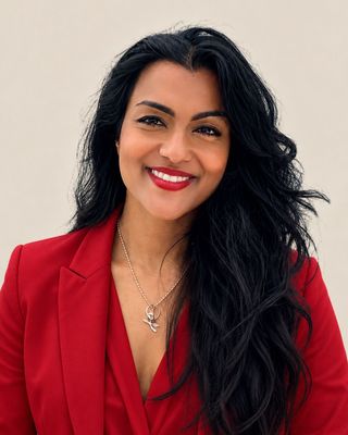 Photo of Shien Victoria Zutshi, Registered Psychotherapist (Qualifying), B.A, B.Ed, M.Ed