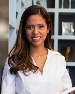 Photo of Elaine Oliveira, BA, MBA, Registered Psychotherapist