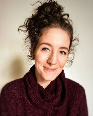 Photo of Ara Holiday, Psychologist in Bloomington, IL