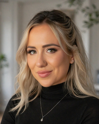 Photo of Alyssa Weglarz, Psychiatric Nurse Practitioner, MSN, APRN, PMHNP