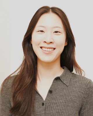 Photo of Esther Guak, Clinical Social Work/Therapist, LLMSW