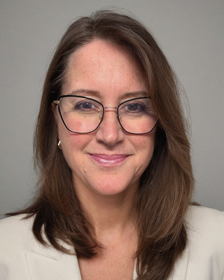 Photo of Leanne Waugh McLean, Registered Psychotherapist, MACP, BEd, BA Hons