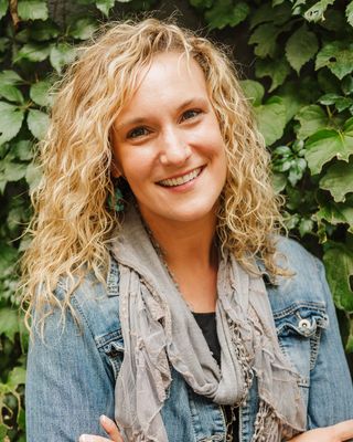 Photo of Lauren Lessner, Marriage & Family Therapist, MS, LMFT, BSP, EMDR