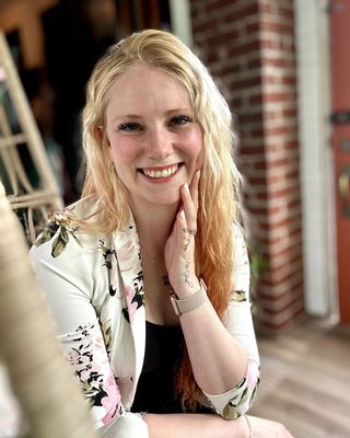Photo of Allison Clayton, Registered Psychotherapist, HBSc, DTATI, RP