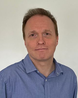 Photo of Dr Oliver Tromans, Psychotherapist, PhD, MBACP