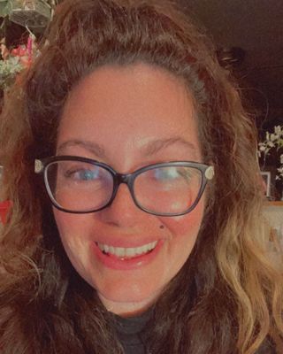 Photo of Julie Garay, Clinical Social Work/Therapist, LCSW, SIFI