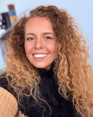 Photo of Mara Holsinger, Licensed Social Worker, LMSW