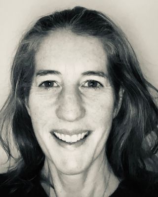Photo of Dr Libby Lyons, Psychologist, DCounsPsych, HCPC - Couns. Psych.