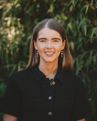 Photo of Mae Olivia Brooksbank, Psychotherapist, MA, MNCPS Acc.