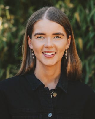 Photo of Mae Olivia Brooksbank, Psychotherapist, MA, MNCPS Acc.