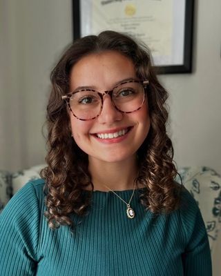 Photo of Mackenzie Lewis, Pre-Licensed Professional, MA, CMHC, LRIC