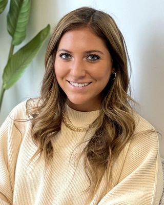Photo of Maddie Persanyi, Licensed Professional Counselor in Chicago, IL