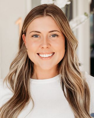 Photo of Bronwyn Riha, Registered Psychotherapist (Qualifying), MA, RPQ