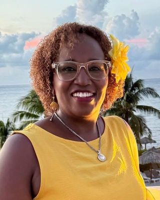 Photo of Wendy Kihiu, Marriage & Family Therapist, MA, LMFT