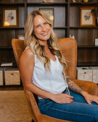 Photo of McKenzie Lyons, Pre-Licensed Professional, MA, PCLC