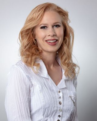 Photo of Karlynn Wakulchyk, Registered Provisional Psychologist in T2X, AB