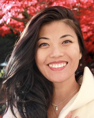 Photo of Yiya Yin, EMDR therapy | anxiety | PTSD | trauma, Counsellor in Vancouver, BC