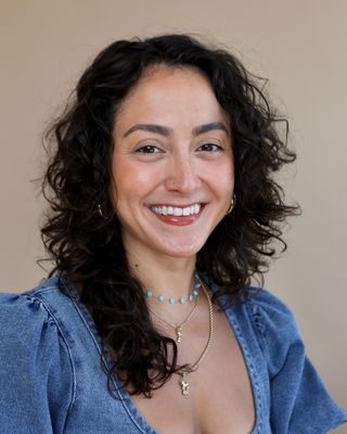 Photo of Andie Dabideen, LMSW