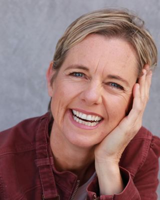 Photo of Karen Russell, Marriage & Family Therapist Associate, MA, AMFT