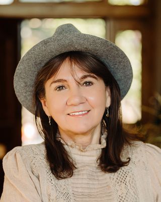 Photo of Oya Gulum, Marriage & Family Therapist, MA, LMFT
