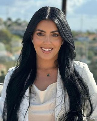 Photo of Minne Younis, Marriage & Family Therapist, MS, LMFT